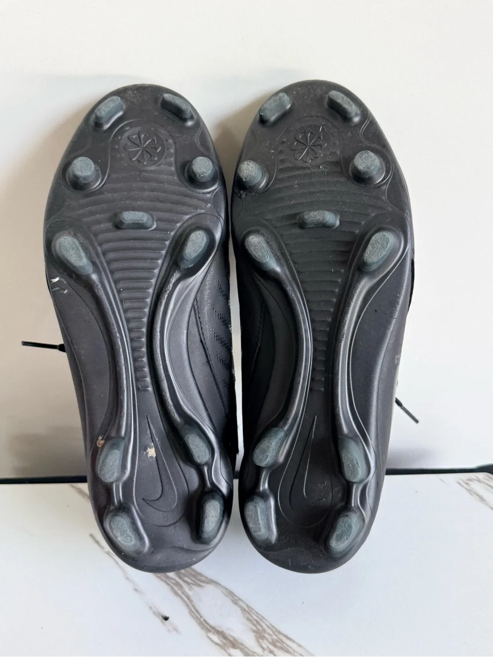 Nike Big Kid size 6, All-Black Athletic Soccer Cleats